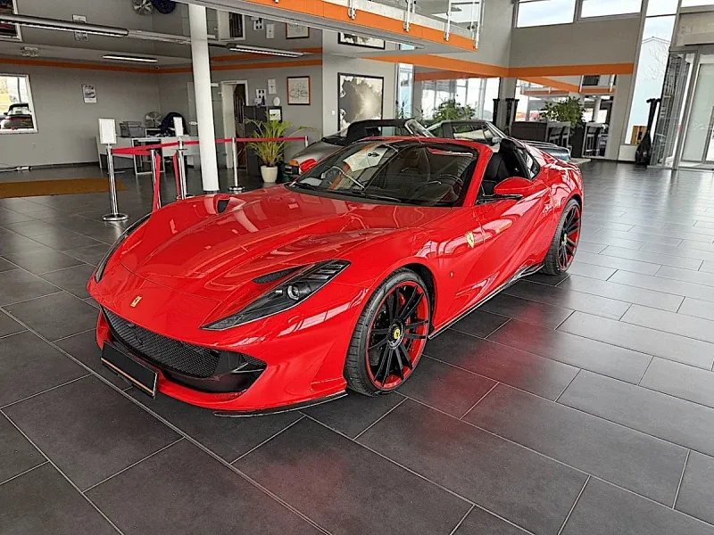 Ferrari 812 in Rot (Rosso Scuderia)