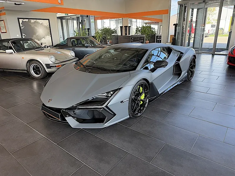 Lamborghini Revuelto in Grau (Vulcano Grigio)